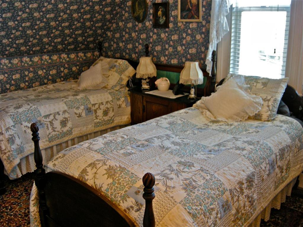 The Old Tower House Bed & Breakfast North Bend Oda fotoğraf